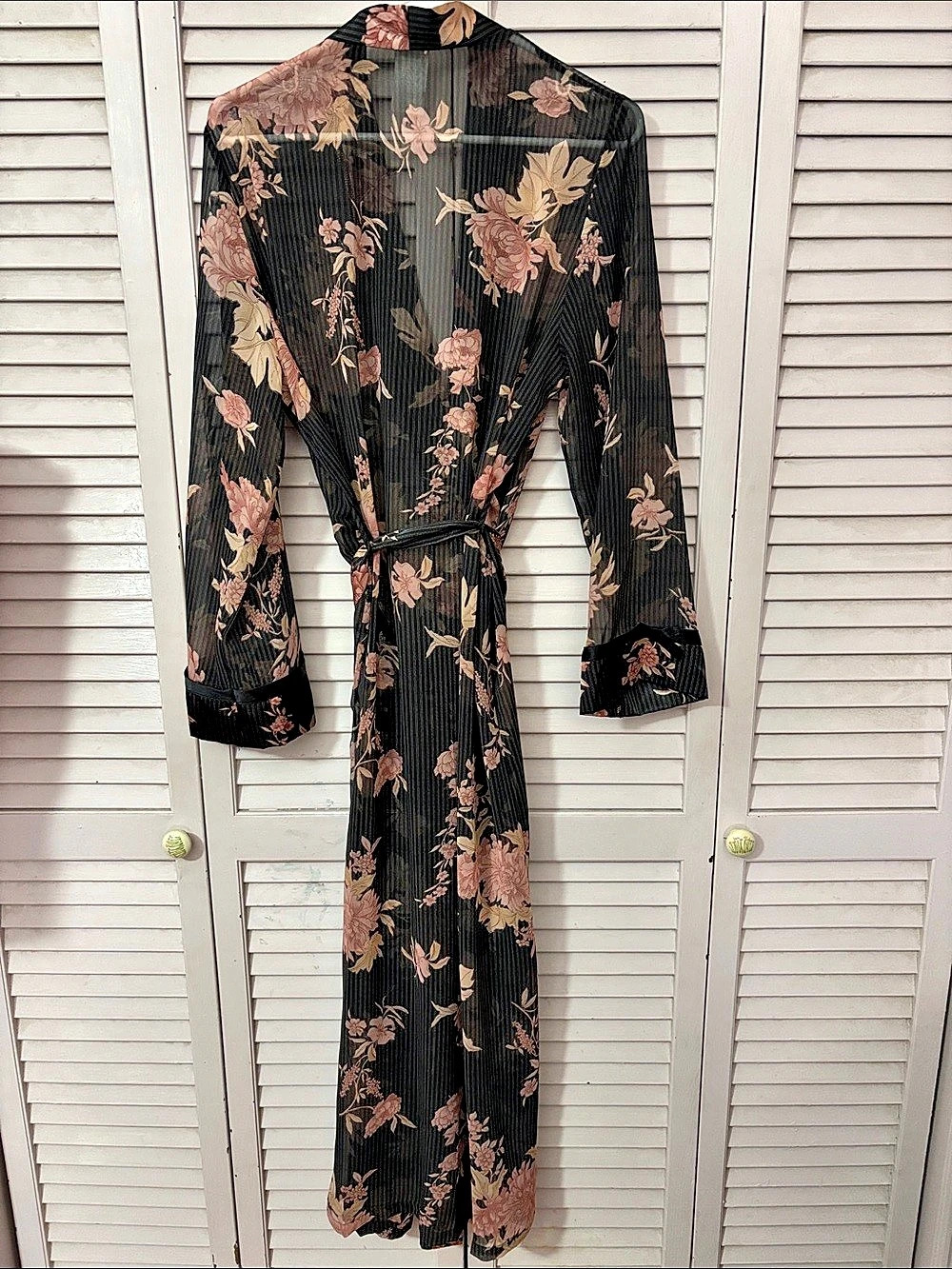 California Dynasty Robe - Picture 3 of 5